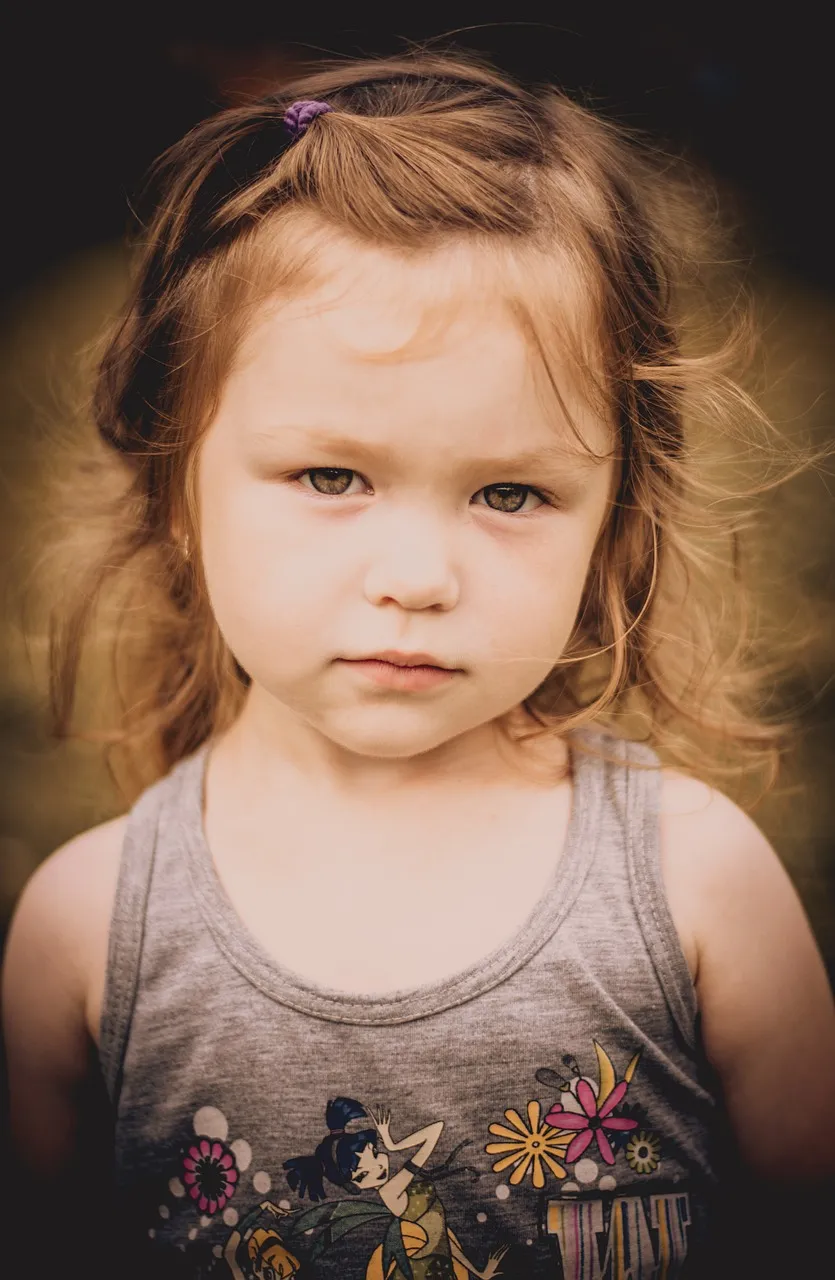 051212-5 issaquah seattle child photographer twins sisters photo shoot session