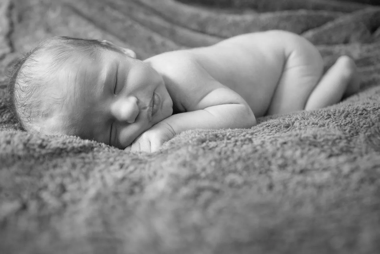 newborn infant baby photographer issaquah seattle