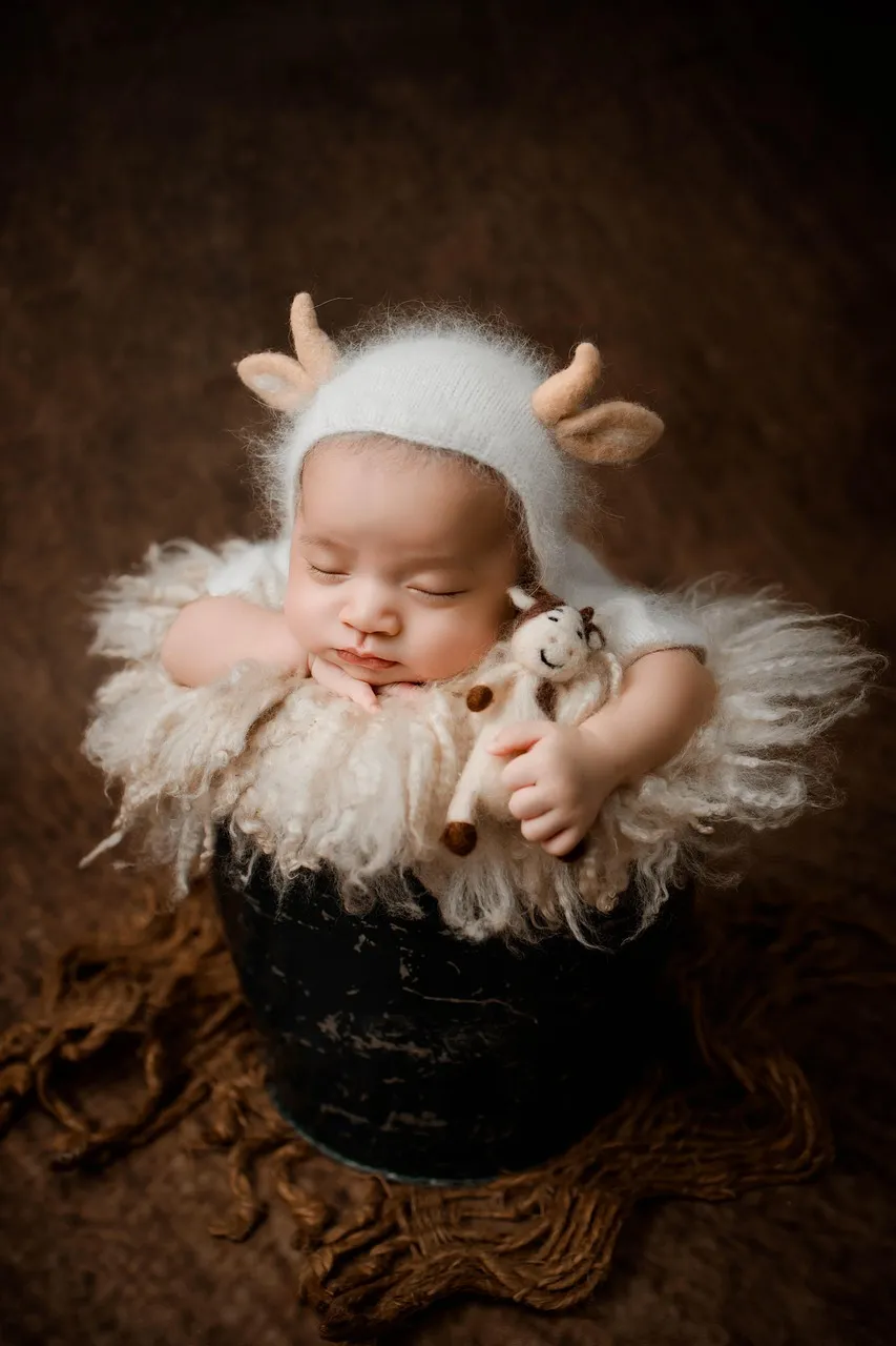 Issaquah Kirkland Seattle newborn photographer baby infant maternity belly