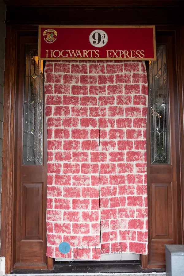 harry potter party brick wall hogwart